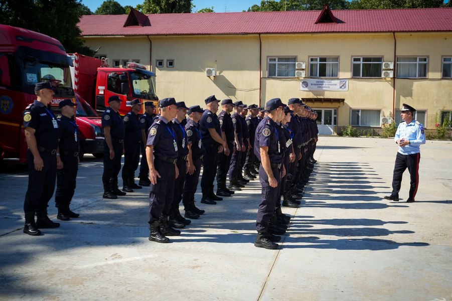 Pompieri români au plecat în Grecia pentru a lupta împotriva incendiilor de pădure. Prima echipă a pornit spre Atena