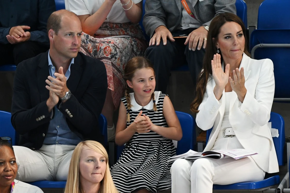 Prințesa Charlotte i a însoțit pe Kate și William jpg