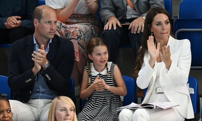 Prințesa Charlotte i a însoțit pe Kate și William jpg