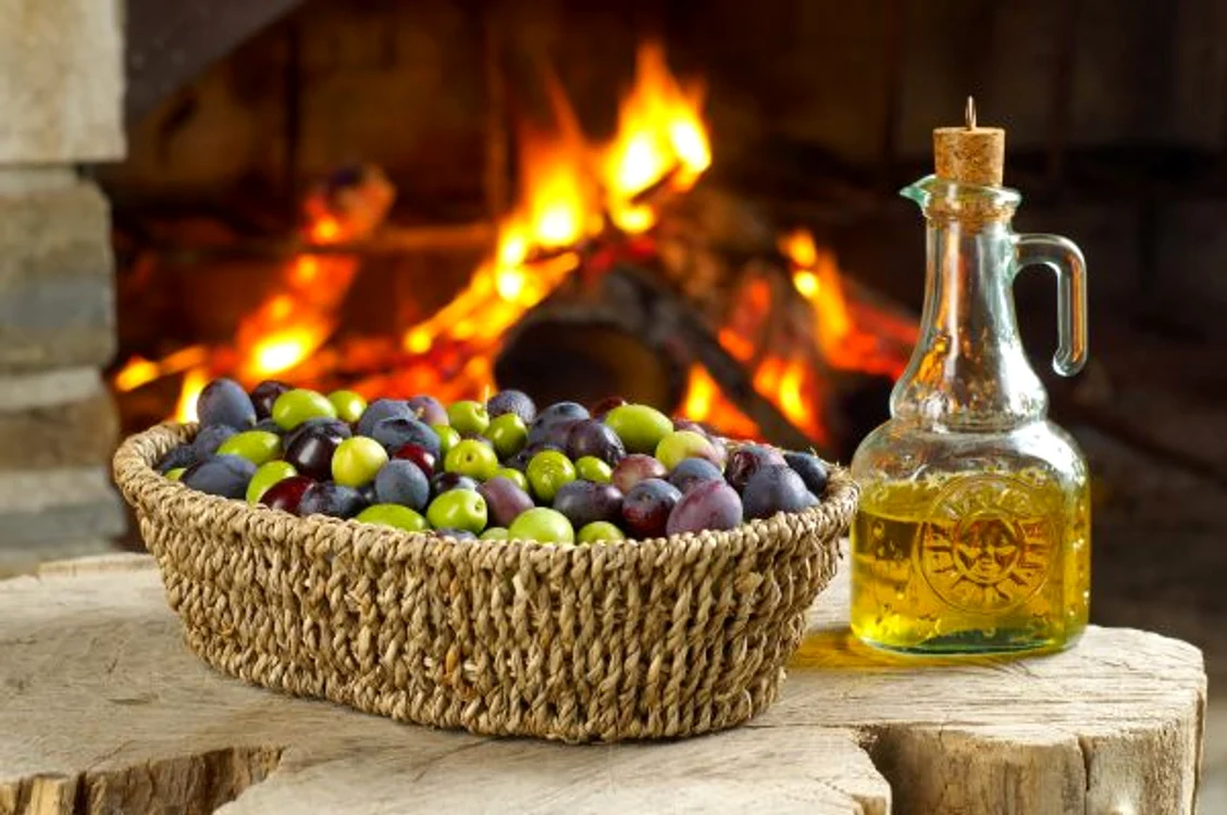 
    Unul dintre cele mai puternice antiinflamatoare din dietă este uleiul de măsline, el fiind bogat în polifenoli.www.clicksanatate.ro  