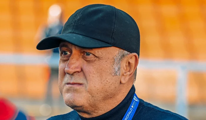 Dan Șucu a văzut pe viu noua echipă în egalul de acasă cu Lecce. Foto X/ Genoa FC