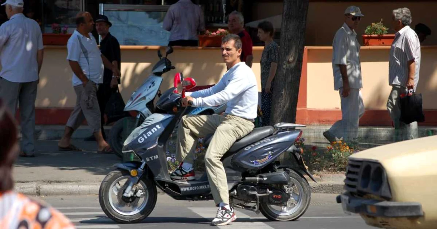 Din cauza neatenţiei un mopedist a fost trimis în judecată