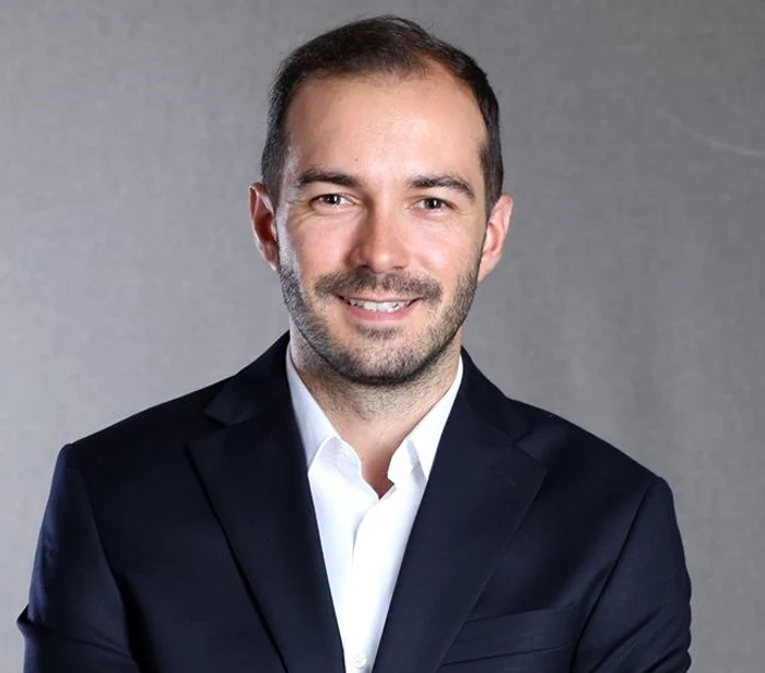 
    Alexandru Pleșea, cel cunoscut opiniei publice drept „antrenorul minții”, încearcă să ne convingă că nota zece nu aduce fericireafoto: arhiva personală  