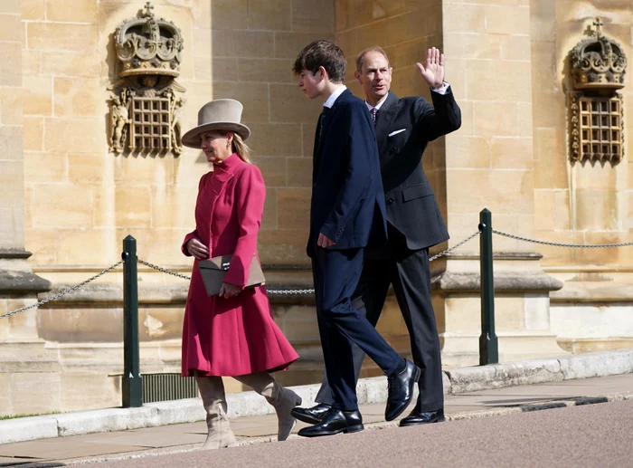 Sophie, Ducesa de Edinburgh, James, Contele de Wessex și Prințul Edward, Ducele de Edinburgh au participat la Slujba de Paște de la Castelul Windsor pe 9 aprilie 2023 în Windsor, Anglia  jpg