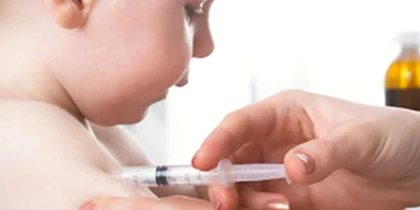 Medicii pediatri le recomandă părinților să-si vaccineze copiii împotriva pneumococului, mai ales la intrarea în colectivitate