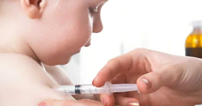 Vaccinarea antipneumococică îi protejează pe cei mici, dar şi pe cei mari în faţa unor boli mortale