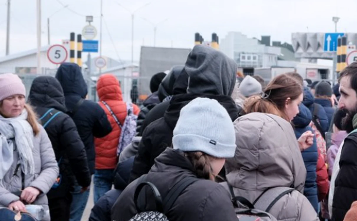 Valuri de ucraineni așteaptă să intre în România Foto: Suspilne.media