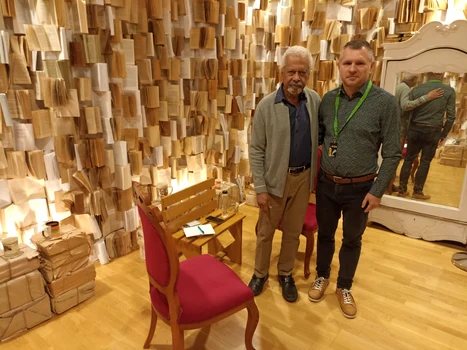 Abdulrazak Gurnah si jurnalistul Denis Grigorescu la FILIT FOTO FILIT jpg
