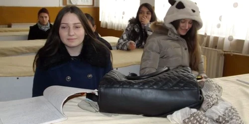 elevii de la strehaia tremură de frig în clase FOTO Corina Macavei 