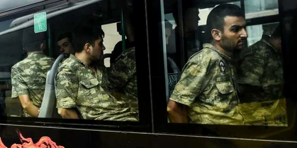 Militari turci eliberaţi după puciul esuat FOTO AFP