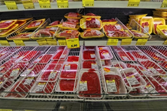
    După ce expiră, produsele din carne primesc etichete cu date de valabilitate noifoto: Hepta  