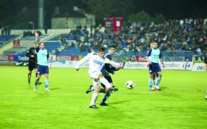Târgu-Jiu: Pandurii forţează calificarea cu rezervele