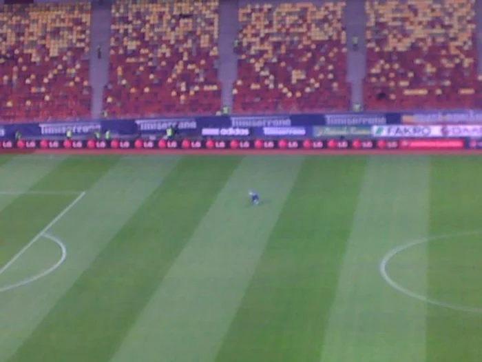 Gabi Torje a luat tot terenul la picior, ascultând liniștit muzică în căști