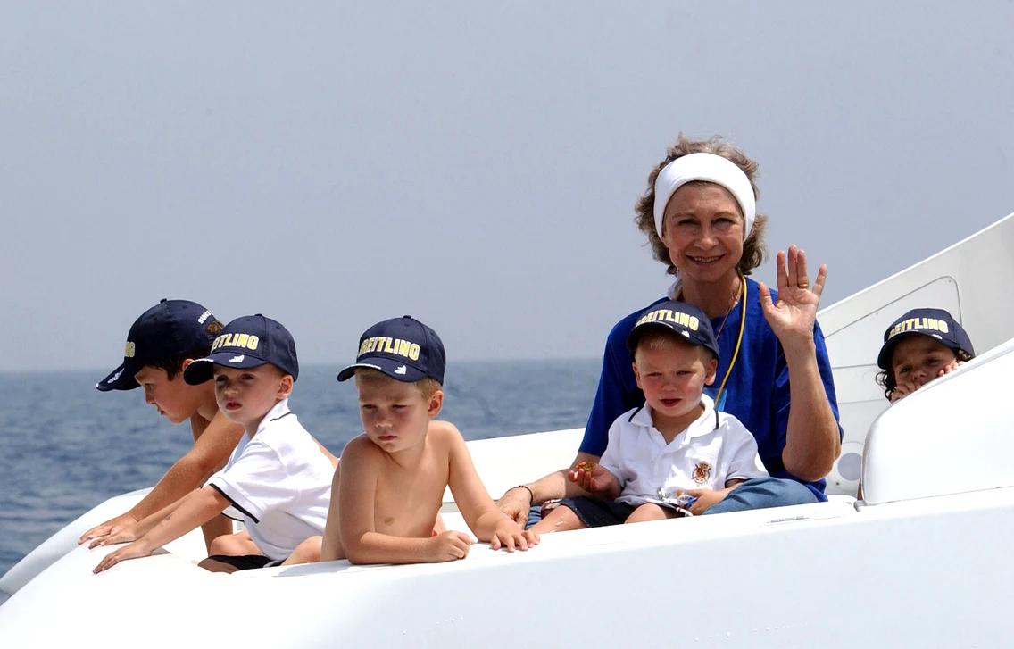 Regina Sofia și nepoții ei, în 2005. FOTO: Getty Images