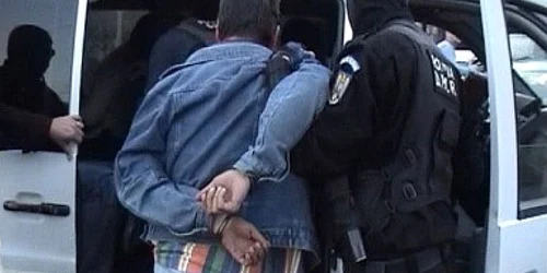 Cei doi bărbați au fost reținuți de polițiștii de frontieră ai Aeroportului Otopeni