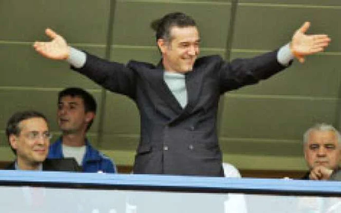 Gigi Becali este criticat pentru aroganţa sa