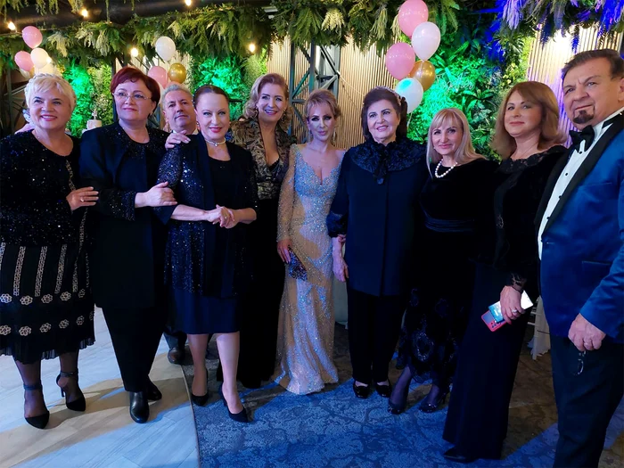 Irina Loghin a venit la botez la trei zile după operația de hernie de disc