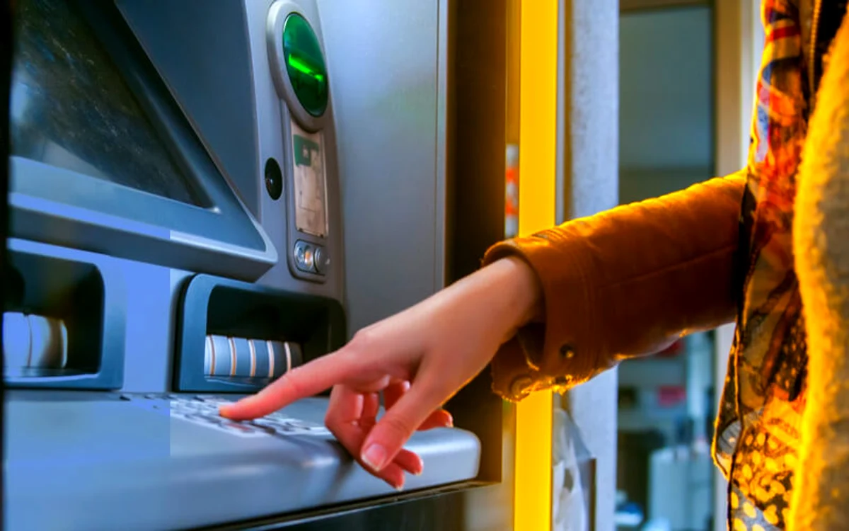 Banii au fost găsiți de o trecătoare care a sunat imediat la 112 / Sursa foto: paytm.com