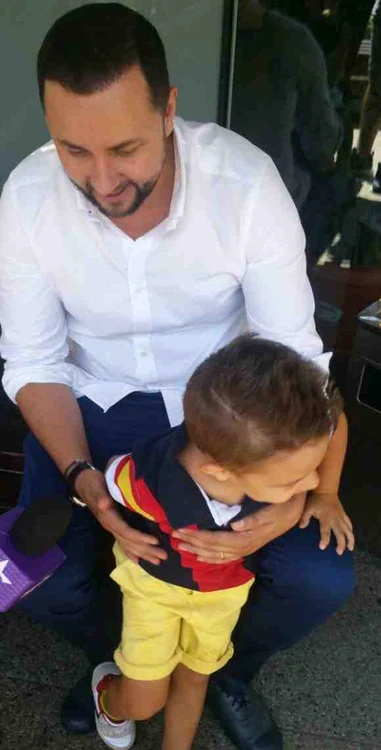 Prezentatorul Tv nu a stat la spital alături de fiul lui