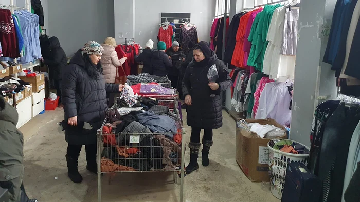 Mii de cetăţeni trec zilnic pragul magazinelor Fiscului