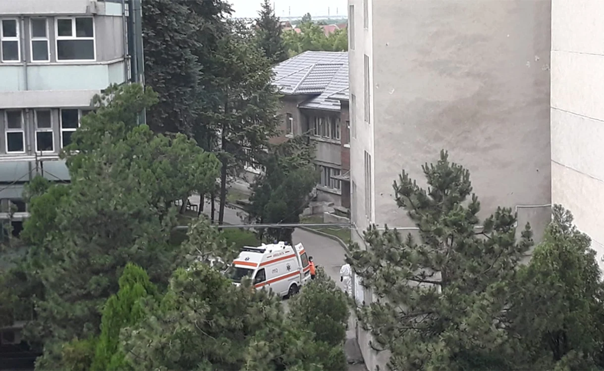 Pacientul suspect de coronavirus s-a prăpădit chiar înainte de plecarea ambulanței Foto: adevarul.ro