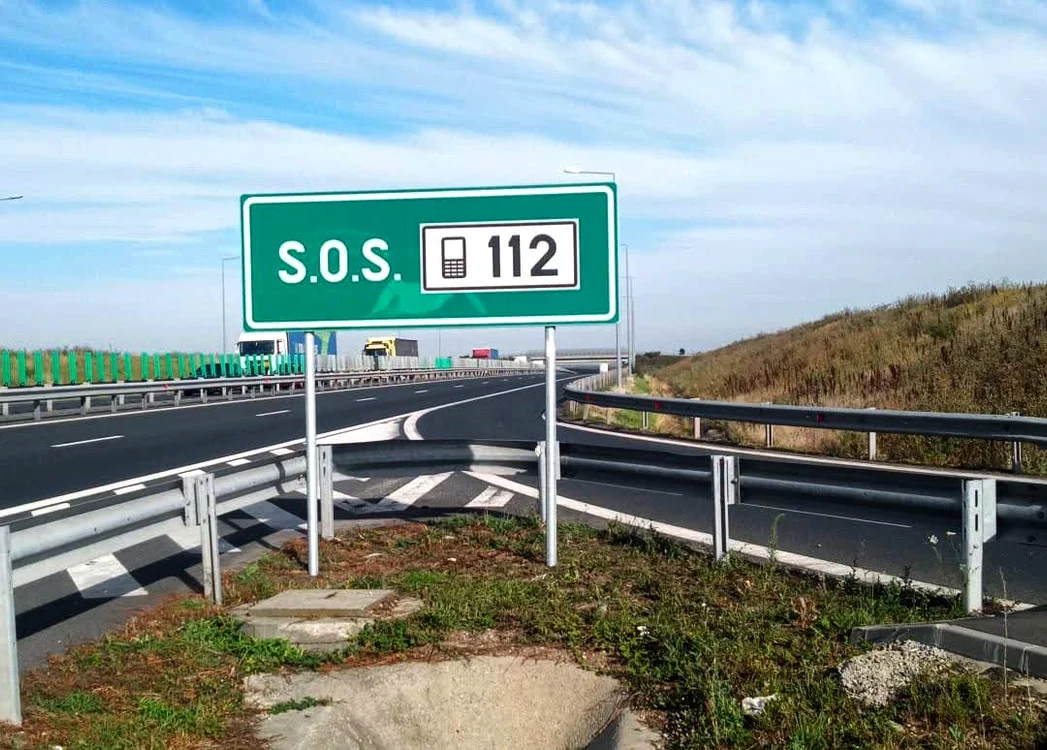 CNAIR a scos din uz vechile telefoane fixe SOS și le-a înlocuit cu panouri informative Foto: CNAIR