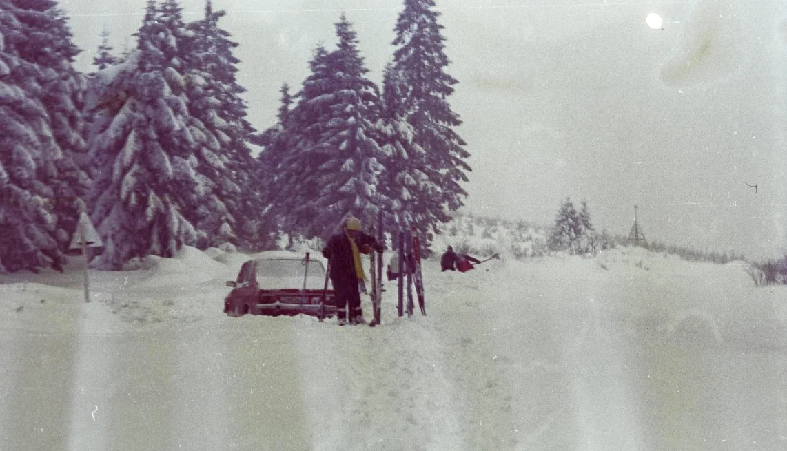 Iarna la munte în anii '80. Sursa Azopan.ro