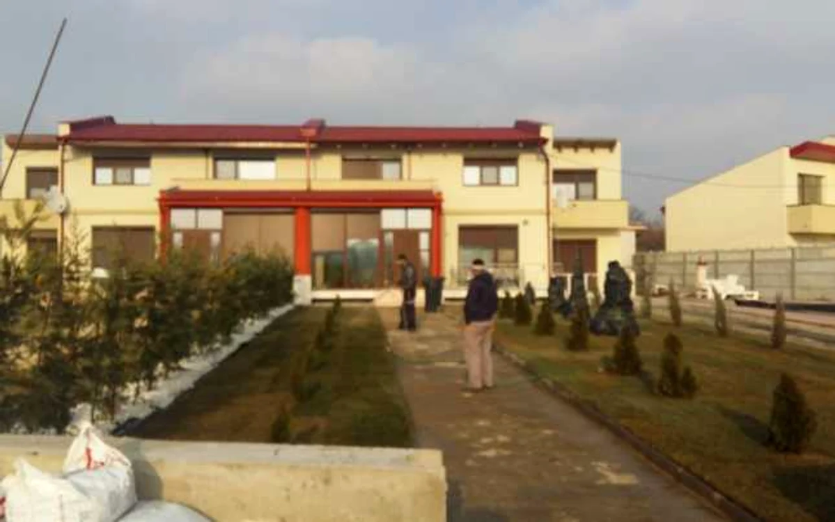 Vila în care locuieşte omul de afaceri care a concesionat terenul de la primărie pentru o zonă de agrement. În PUD, construcţia este clădire de birouri, în CF - clădire pentru cazare FOTO Daniel Dancea