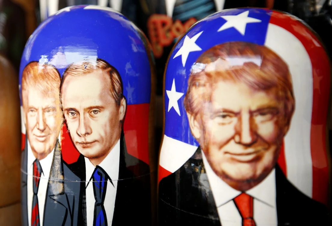 Păpuşi ruseşti Matrioşka inspirate din condescendenţa dintre preşedintele rus Vladimir Putin şi omologul său american Donald Trump FOTO EPA-EFE