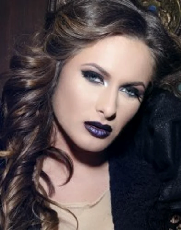 
    Raluka  