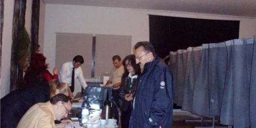 Doar 9,27 % dintre valceni au votat în primele trei ore de la deschiderea sectiilor