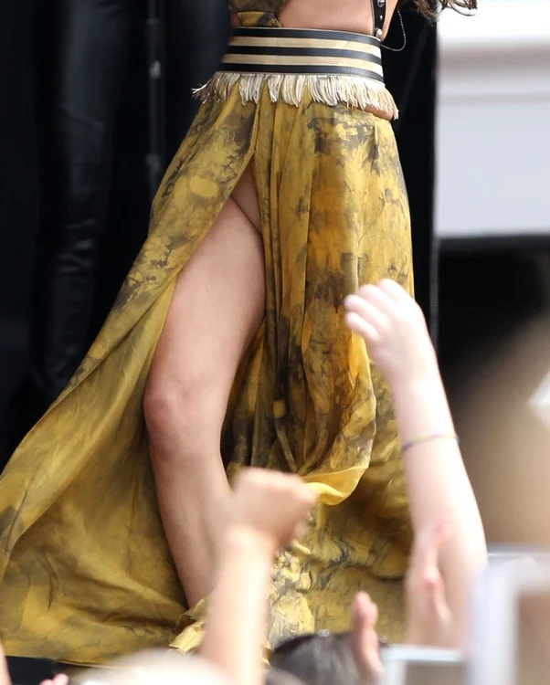 Selena Gomez, fără lenjerie intimă în concert? (Foto: Hepta)