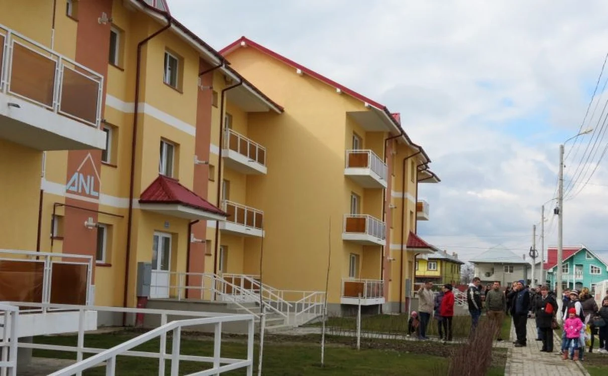 Chiriaşii celui mai nou bloc ANL de la Slobozia stau pe întuneric FOTO: obiectiv.net