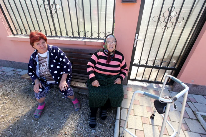 “Nu avem gaze, nu avem nimic”, se plâng două vecine