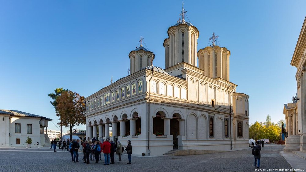 Cui folosește amestecul BOR în politică