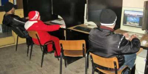 Cei mici nu ar trebui să stea la calculator mai mult de o oră pe zi  
