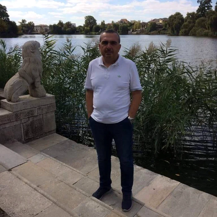 Paul Zaharia, relaxat pe malul lacului, la Palatul Mogoșoaia FOTO Facebook