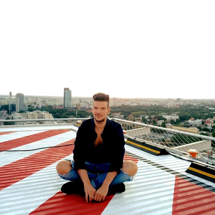 
    Tudor Chirilă a început deja repetiţiile cu elevii din echipa luifoto: arhiva personală  