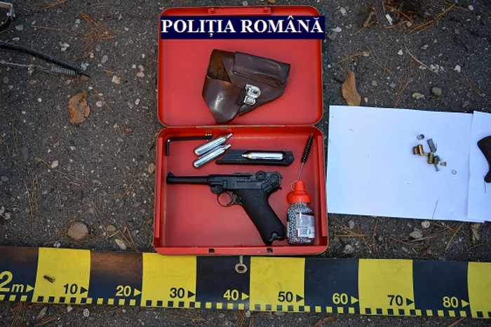 Arma a fost ridicată de poliţişti Foto: arhivă Adevărul