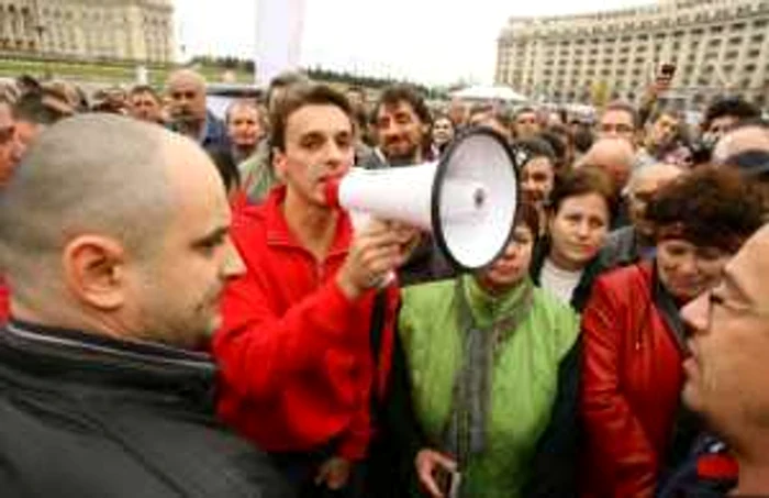 Protest împotriva limitării libertăţii de exprimare în faţa CNA Foto: Cătălin Tudorică