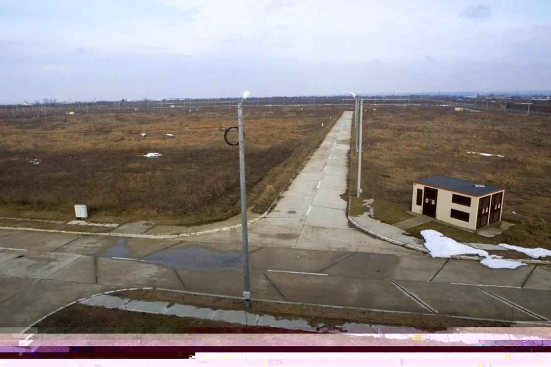 Această tarla cu scaieţi toacă bani de 14 ani ca Parc Industrial FOTO C Crângan