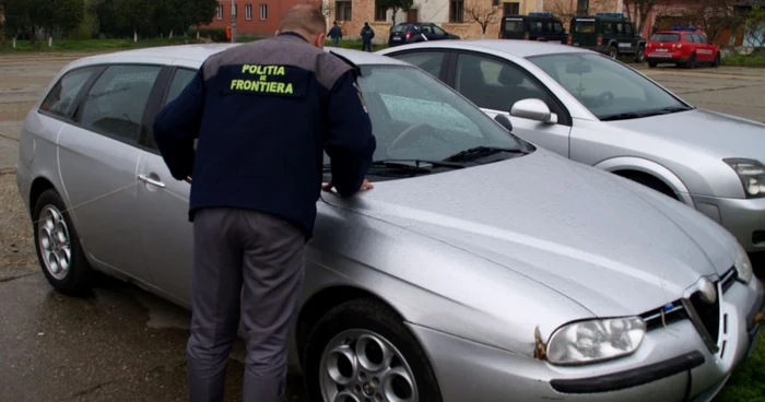 Autoturismul confiscat în Vama Porţile de Fier I FOTO STPF Mehedinţi