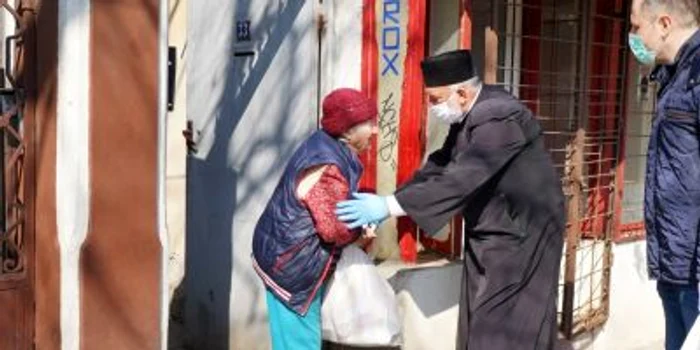 Caritate la Sfântul Spiridon din Galaţi FOTO Costiuc Petrică