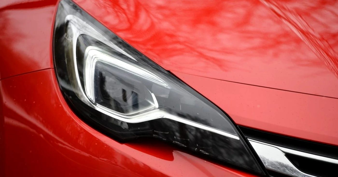 Baiatula cumpărat o maşină Opel Astra FOTO Wikipedia