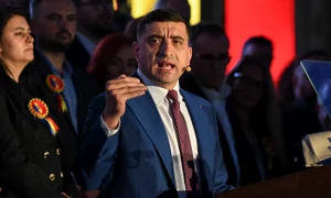 George Simion se declară câștigătorul alegerilor prezidențiale după anunțarea rezultatelor exit-poll, în București. FOTO Inquam Photos / Codrin Unici