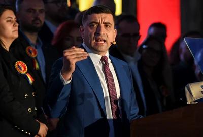 George Simion se declară câștigătorul alegerilor prezidențiale după anunțarea rezultatelor exit-poll, în București. FOTO Inquam Photos / Codrin Unici