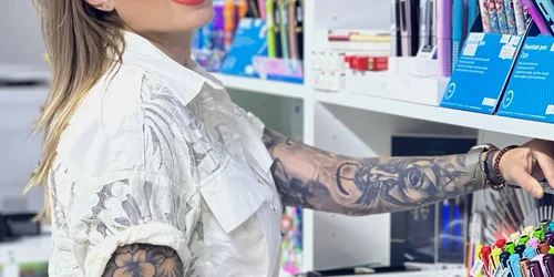 Ela tatuaje librarie poveste creioane stilouri FOTO arhiva personala (8) (1) jpg