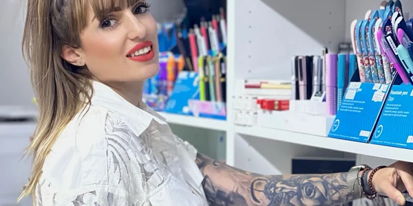 Ela tatuaje librarie poveste creioane stilouri FOTO arhiva personala (8) (1) jpg