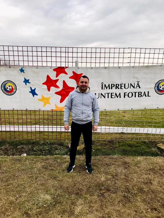 Fostul internaţional caută să crească şi în antrenorat, dar începutul e foarte dificil