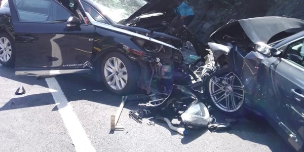 Accident pe Valea Oltului DN7-E81 la graniţa dintre Vâlcea şi Sibiu - patru maşini implicate o victimă încarcerată şi încă opt cu diverse leziuni Foto Adevărul